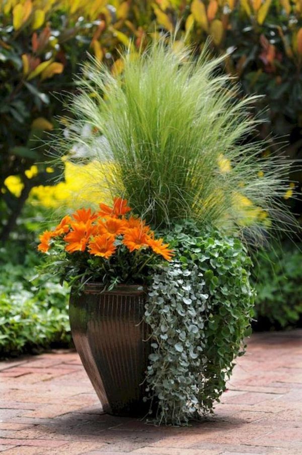28 Coolest Ideas to Create Fall Planters Outside Front Door