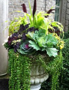 28 Coolest Ideas to Create Fall Planters Outside Front Door