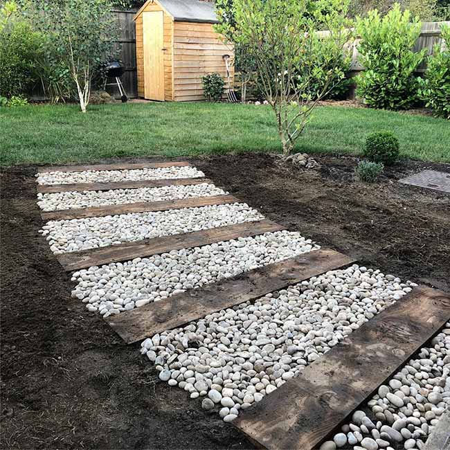 How To And 19 Ideas For Railway Sleepers Garden Edging 