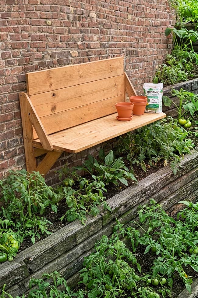 Folding Wall-Mounted Potting Bench for Narrow Slopes